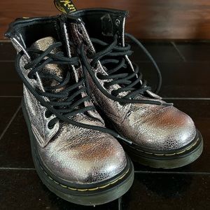 Dr. Martens pink metallic